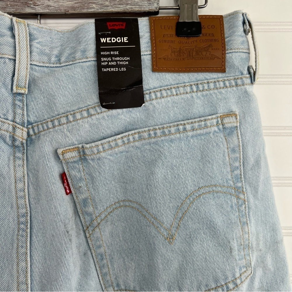 Levi's® High Rise Wedgie Straight Jean Size 32 - Picture 5 of 16